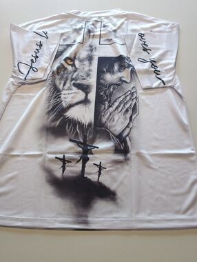 White Christian Graphic Tee with Lion and Praying Jesus Mens (L) BOGO